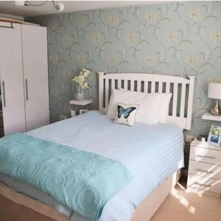 Self Contained - Own Entrance Apartment High Wycombe Bagian luar foto