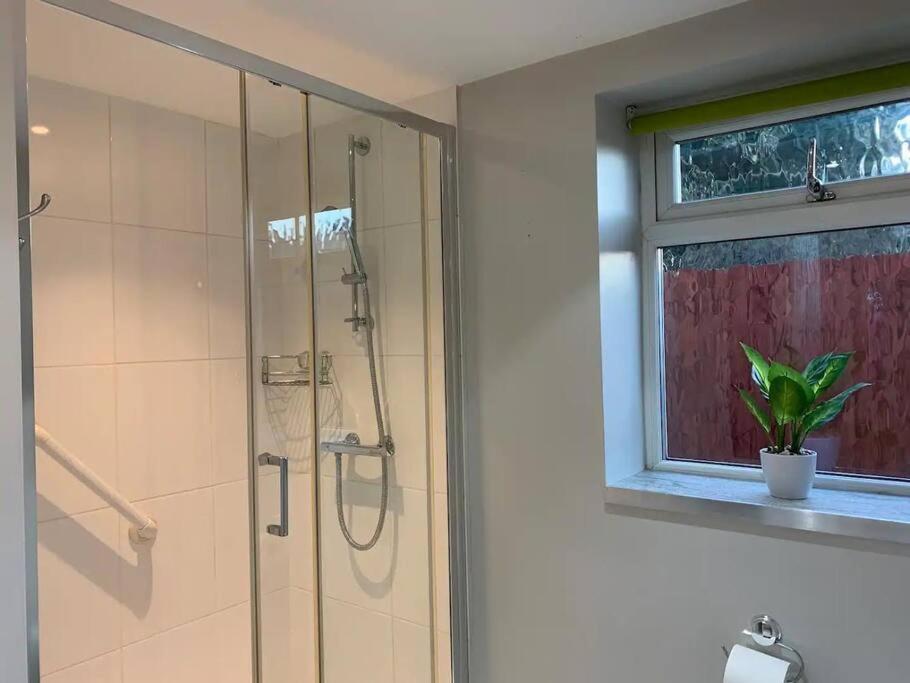 Self Contained - Own Entrance Apartment High Wycombe Bagian luar foto