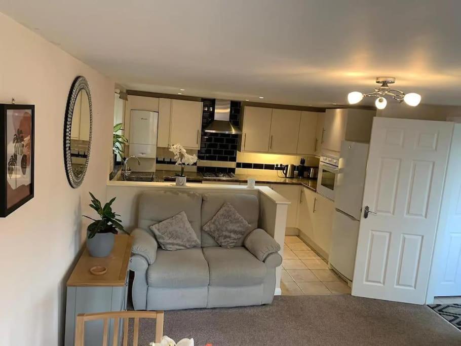 Self Contained - Own Entrance Apartment High Wycombe Bagian luar foto