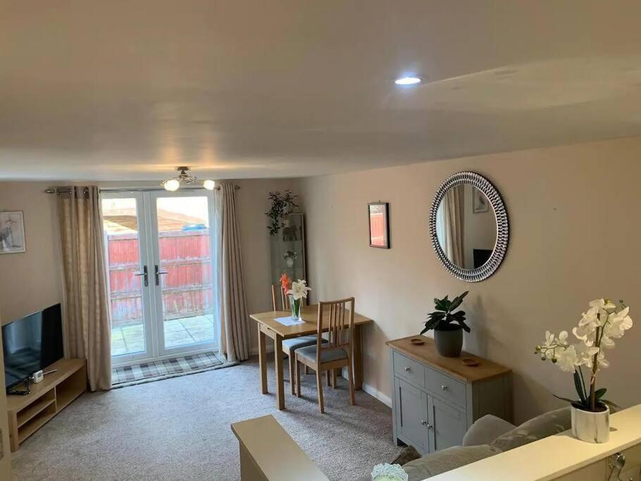 Self Contained - Own Entrance Apartment High Wycombe Bagian luar foto