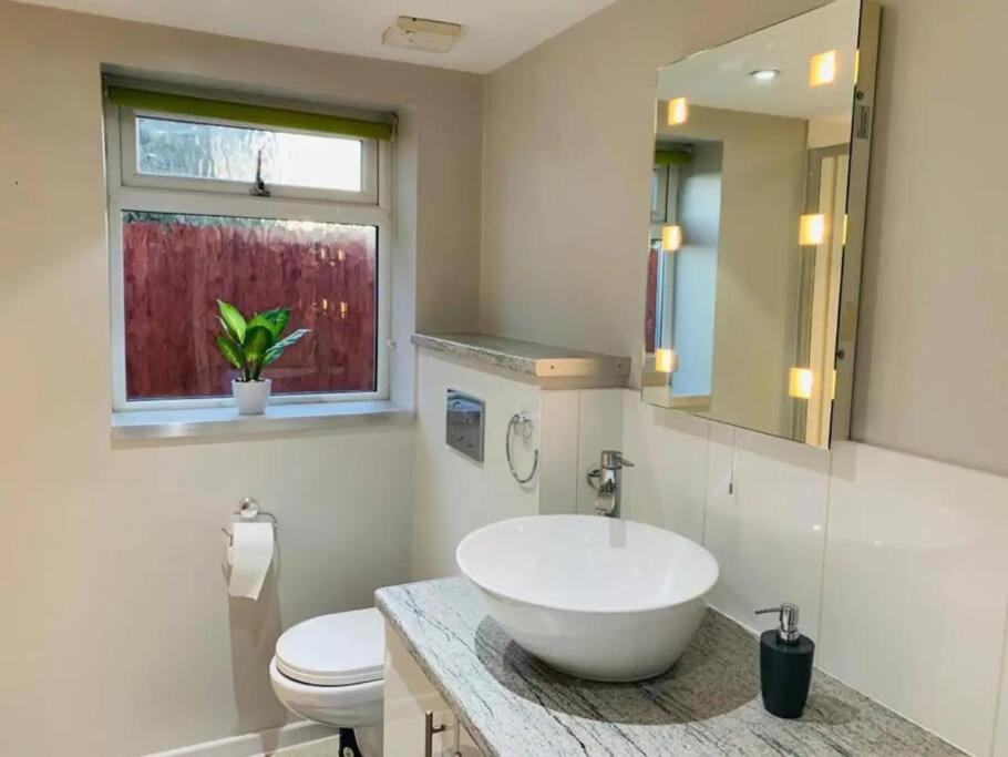 Self Contained - Own Entrance Apartment High Wycombe Bagian luar foto
