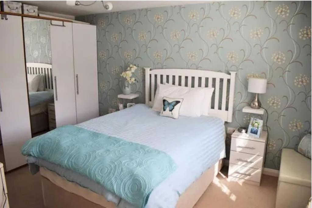 Self Contained - Own Entrance Apartment High Wycombe Bagian luar foto
