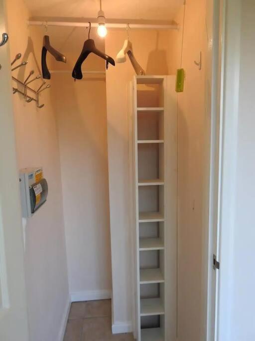 Self Contained - Own Entrance Apartment High Wycombe Bagian luar foto